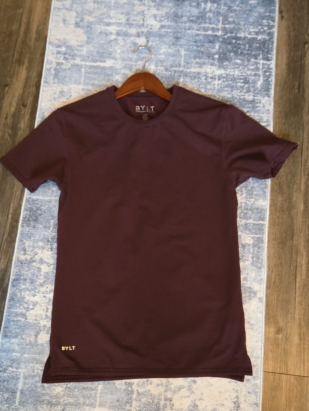 BLYT Split Hem Lux Small LIKE NEW Short Sleeve Maroon
